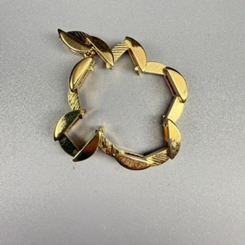 N/A gold tone
